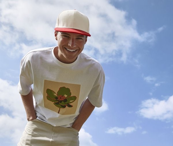 Contrasting 6-panel cap